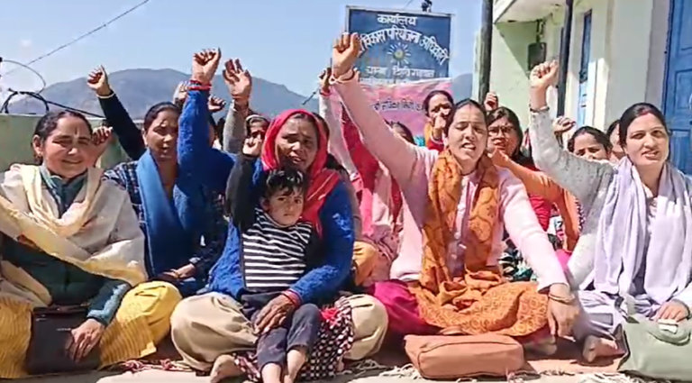 Uttarakhand Government | Anganwadi Workers Protest | CM dhami |