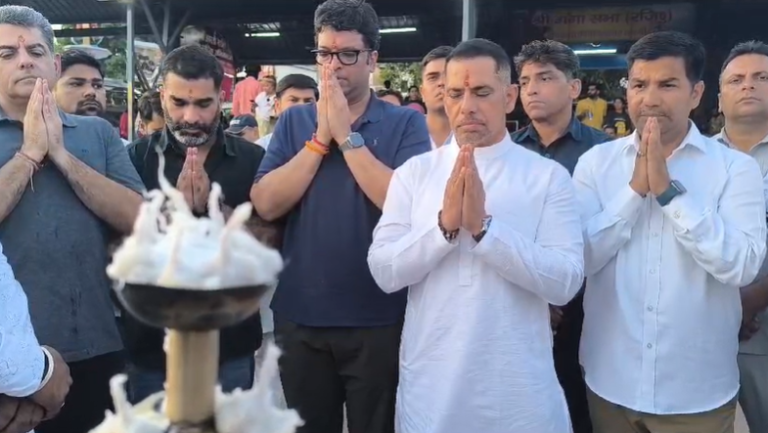 Robert Vadra | Ganga Aarti | Congress |