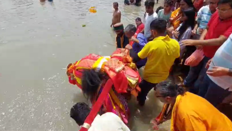 vishwanath jagdish shila doli reached haridwar doli took bath in Ganga on har ki pauri