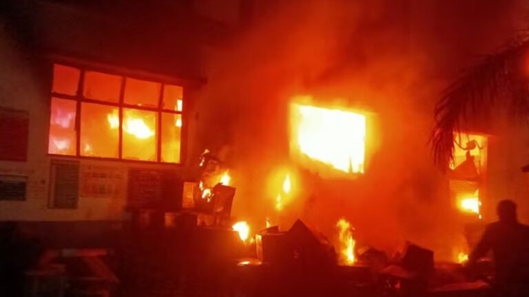 haridwar news fire broke out in a factory shresth uttarakhand