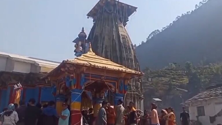 process of opening doors of lord madmaheshwar madir started in omkareshwar temple