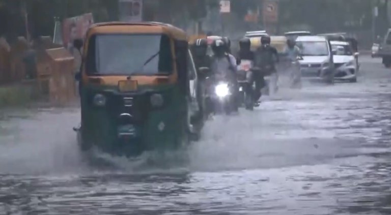 Delhi Rain Video