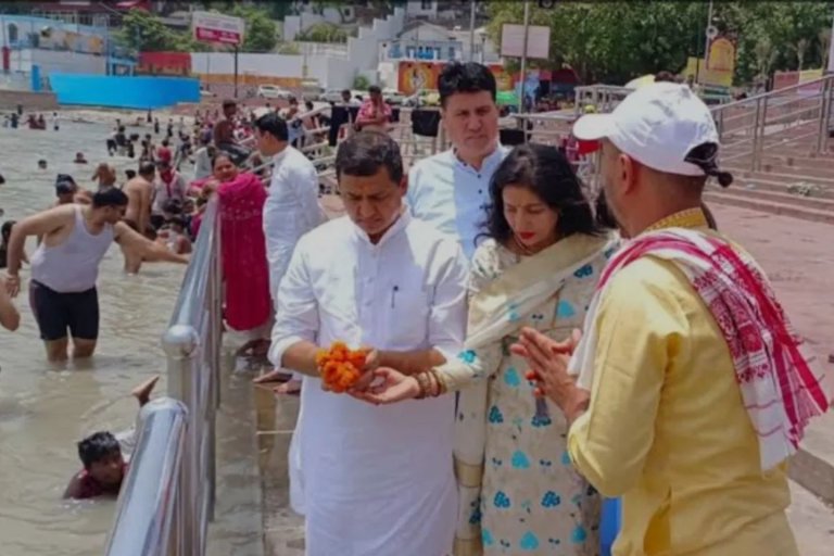 MP Anil Baluni Perform Ganga Puja