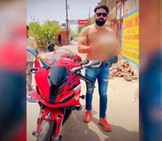 Youtuber Distribute Beer in Haridwar