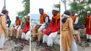 Pauri Garhwal Viral Video woman beats sadhus