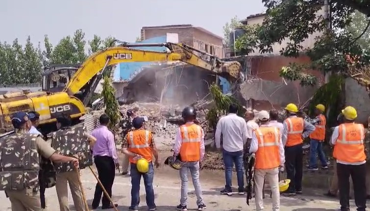 encroachment removed in rudrapur | bulldozer run on illegal houses | cm dhami | high court order |