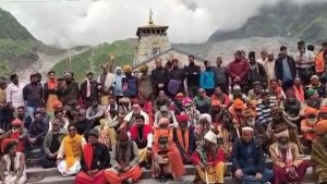 kedarpuri people protest over kedarnath temple