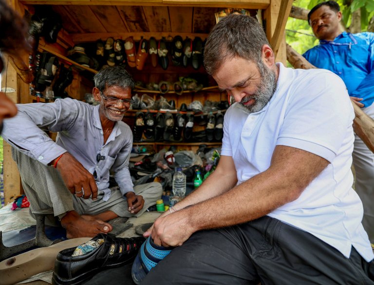 rahul gandhi | rahul gandhi on mochi shop | mochi chetram shop |