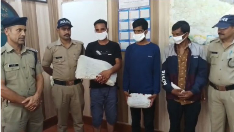 uttarakashi crime news Three smugglers arrested with one kg of hashish