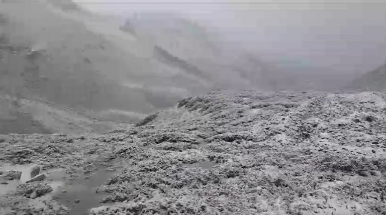 badrinath dham | snowfall on badrinath hills |