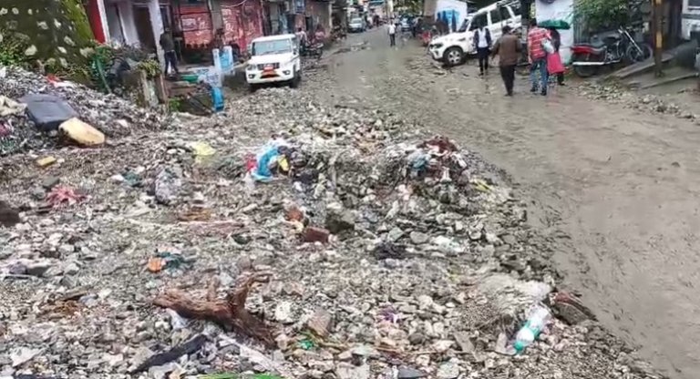 debris in uttarkashi | people protest in uttarkashi |