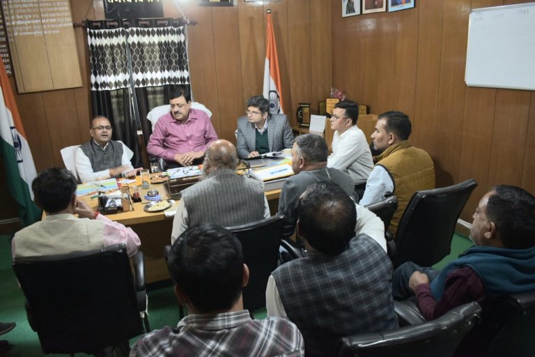 Garhwal Commissioner Held Meeting