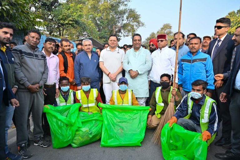 CM Dhami swept streets of Dehradun