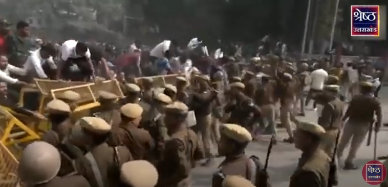 prayagraj uppsc | students protest in prayagraj |